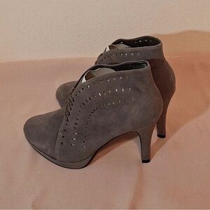 Elegant Gray Women's Heeled Boots